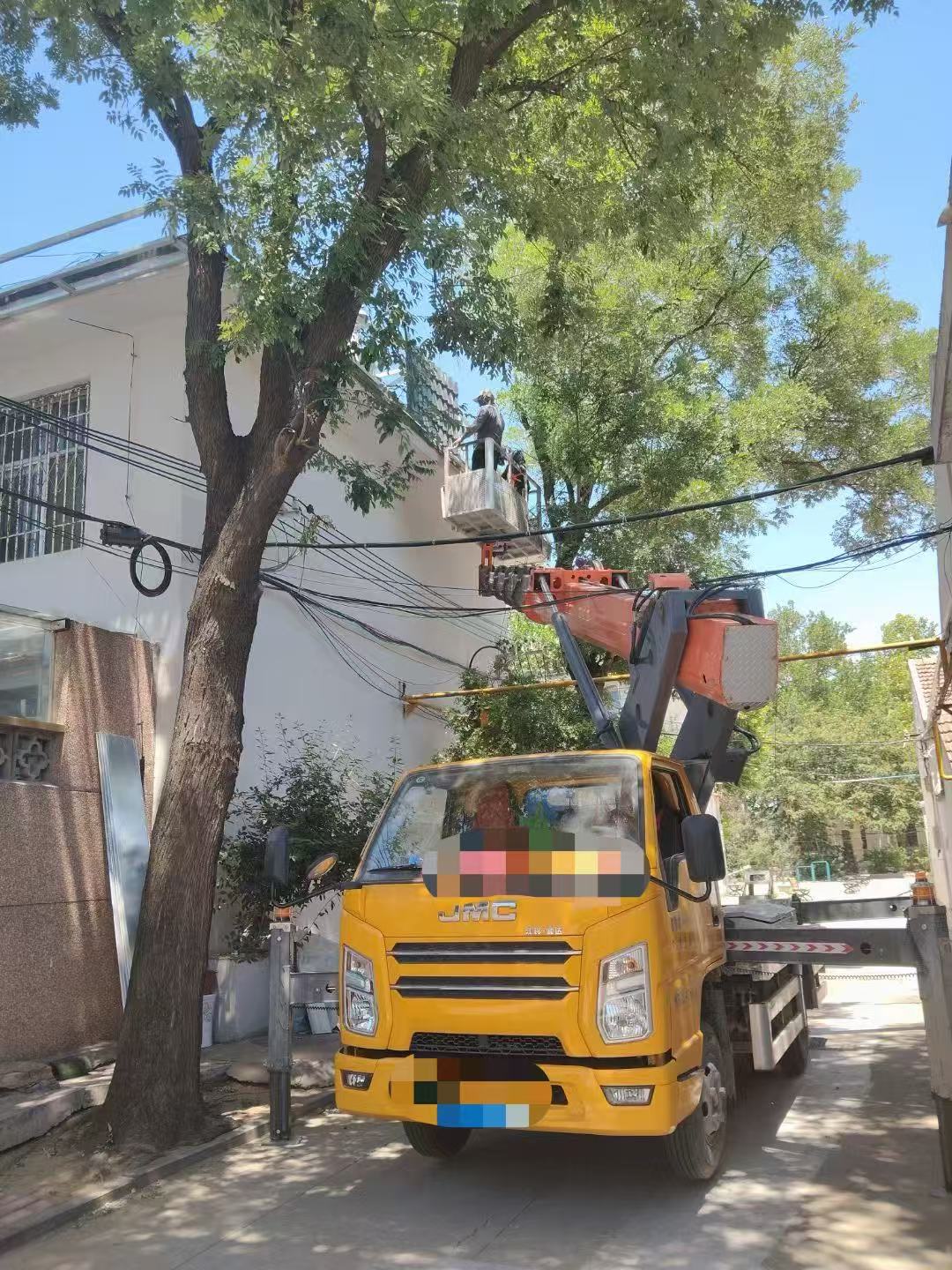 霍尔果斯市高空作业车能吊装重物吗？最大承载多少公斤？