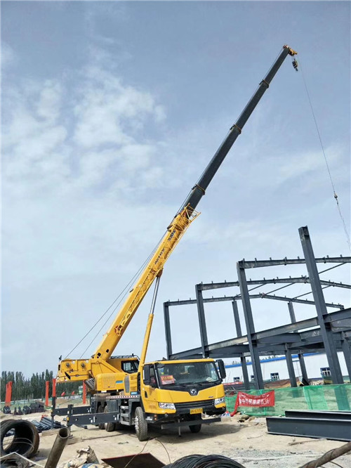 霍尔果斯市超高层建筑钢结构吊装案例